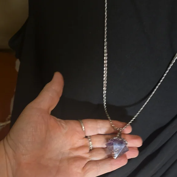 Elegant Purple Pendant Necklace - Picture 1 of 2